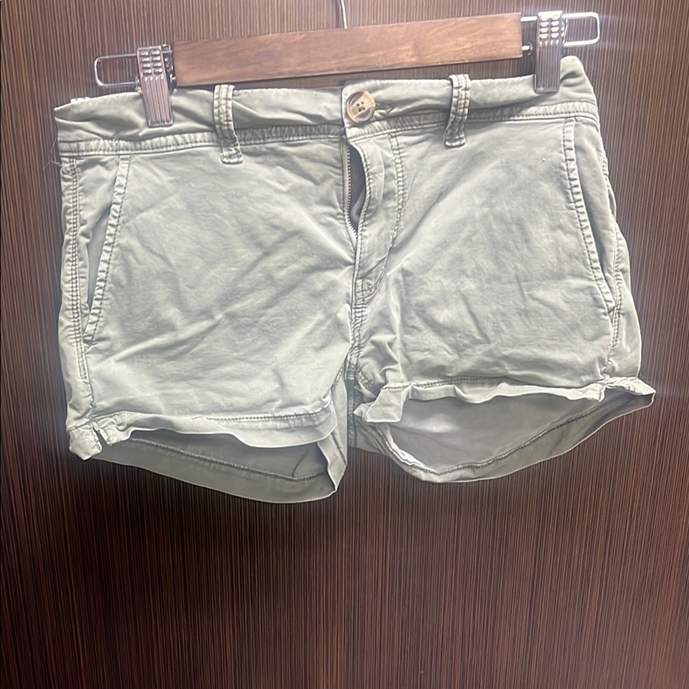 American Eagle Outfitters Tan Cargo Shorts Versatile Style